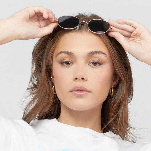 Angel Vibes Graphic Cropped Tee