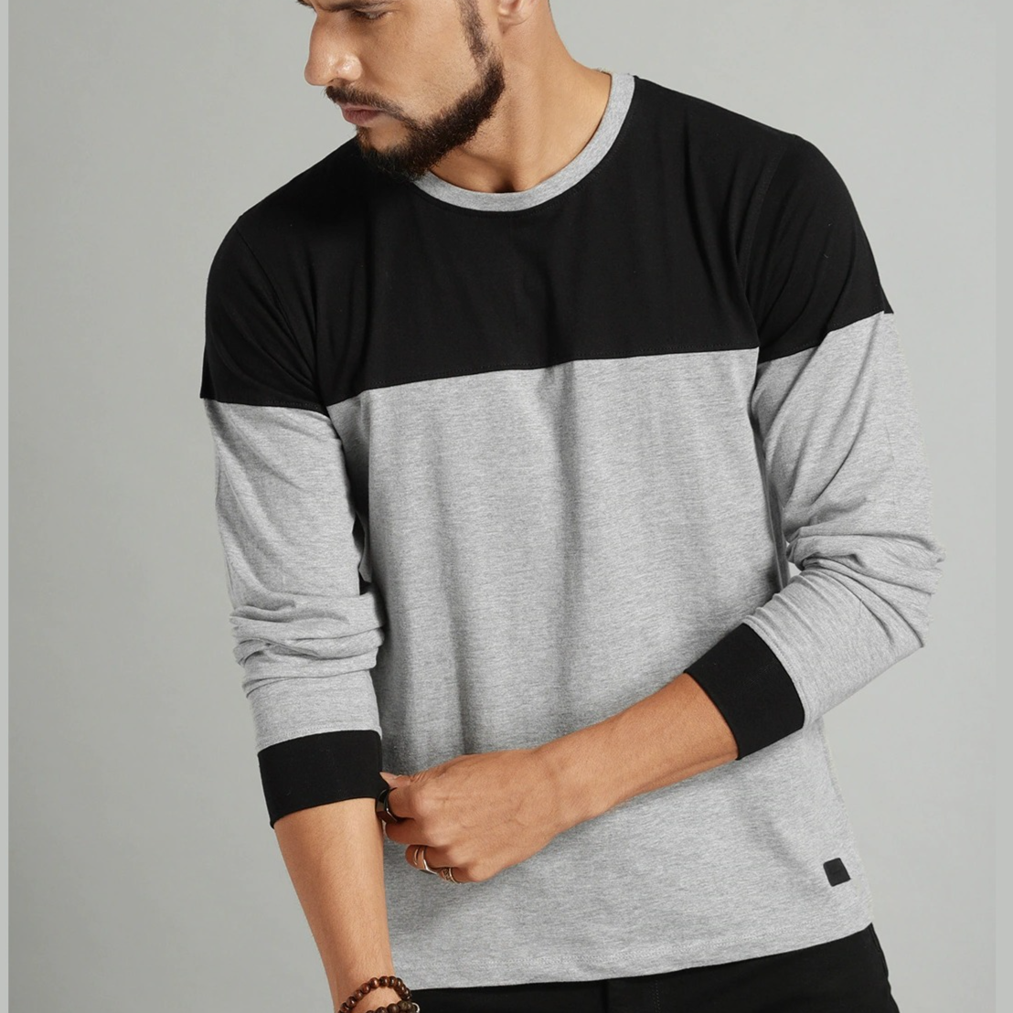 Roadster - Men Grey Melange & Black Colour blocked T-shirt