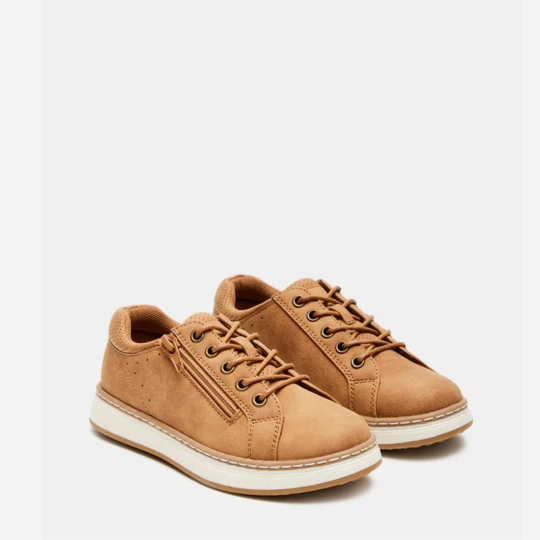 Baskets basses à lacets